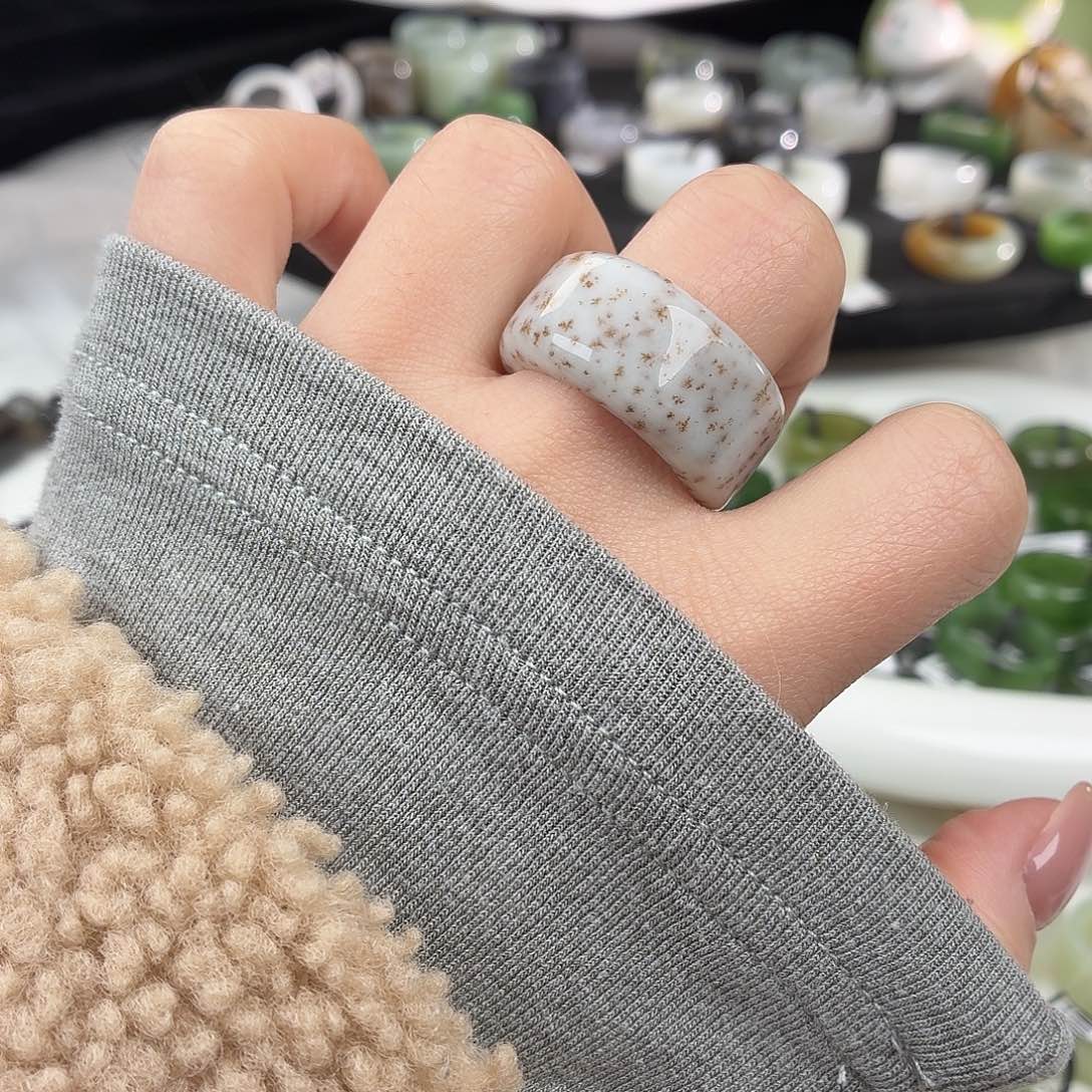 L****和田玉未镶嵌戒指S40桂花糖圆切19.8拍4单