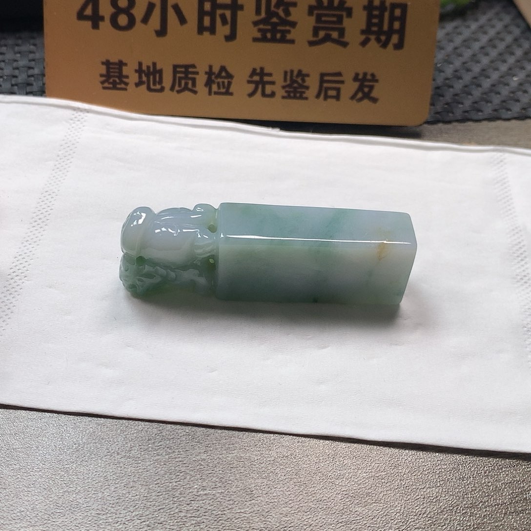 颈饰未镶嵌翡翠印章