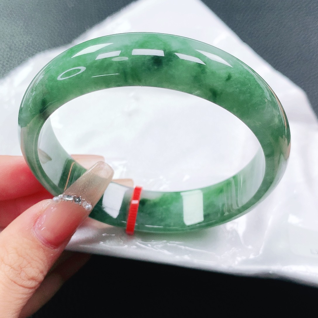 翡翠手镯未镶嵌59圈