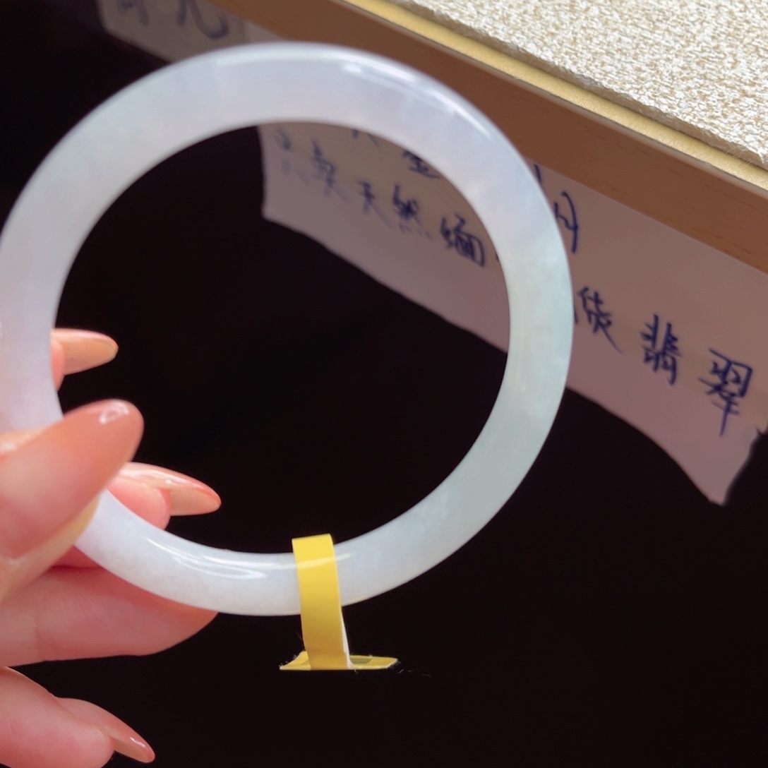 翡翠手镯未镶嵌手镯