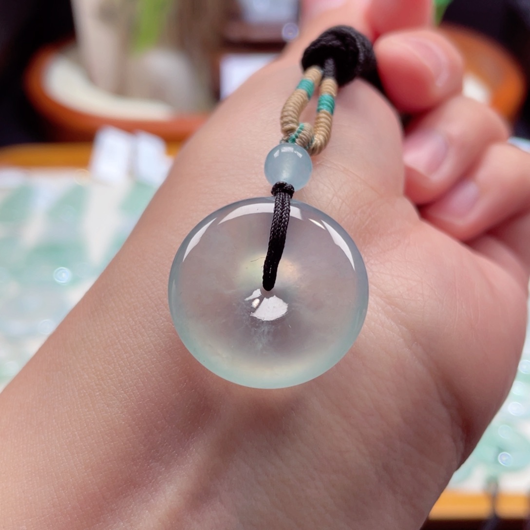 翡翠颈饰未镶嵌扣子