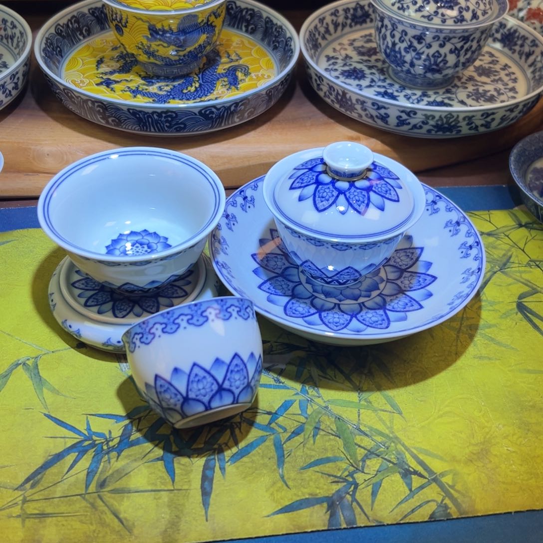 止****)景德镇陶瓷并蒂莲5件套