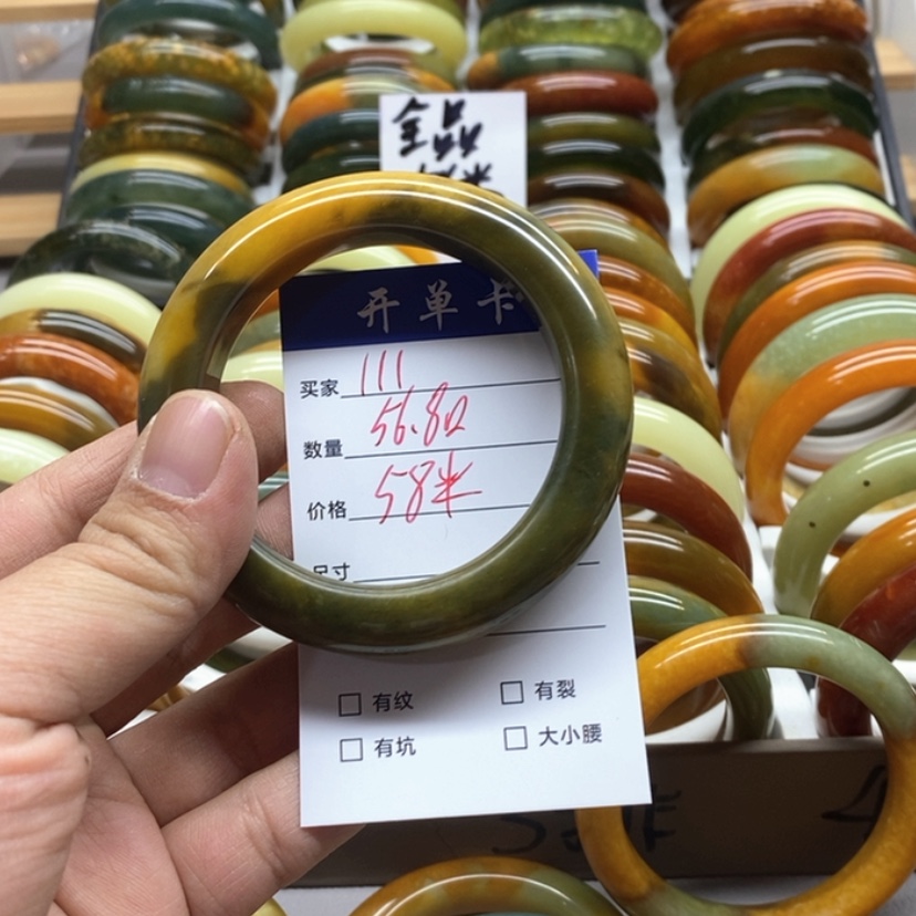 【闪购商品】蛇纹石玉手镯未镶嵌带***?