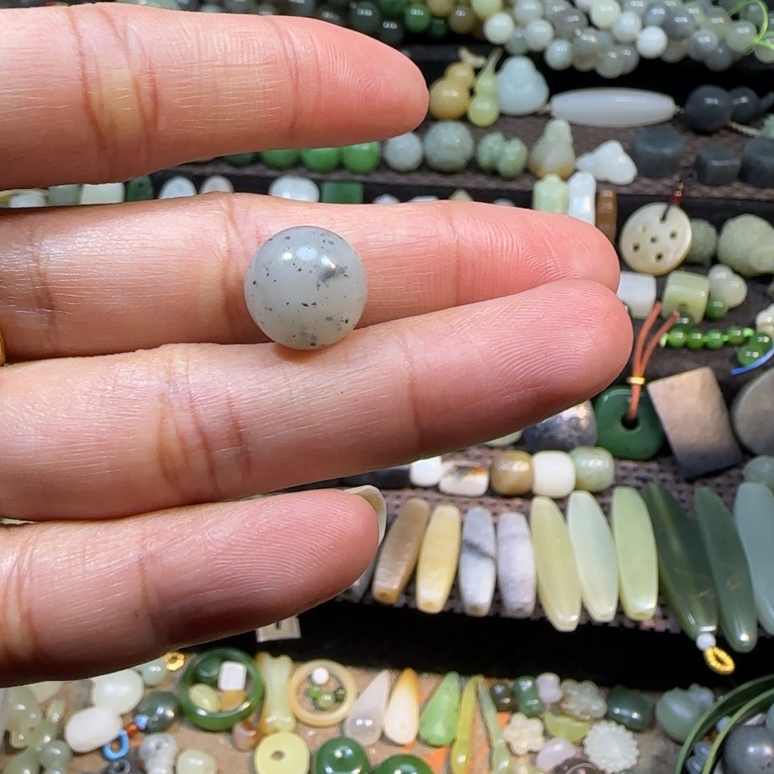 和田玉未镶嵌颈饰12mm单珠青花点墨