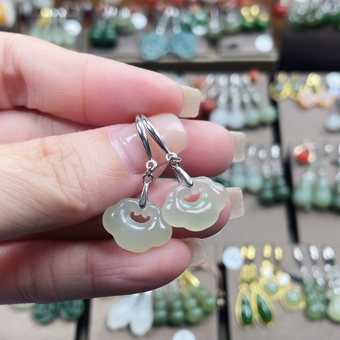 和田玉银S925镶嵌耳饰貔貅