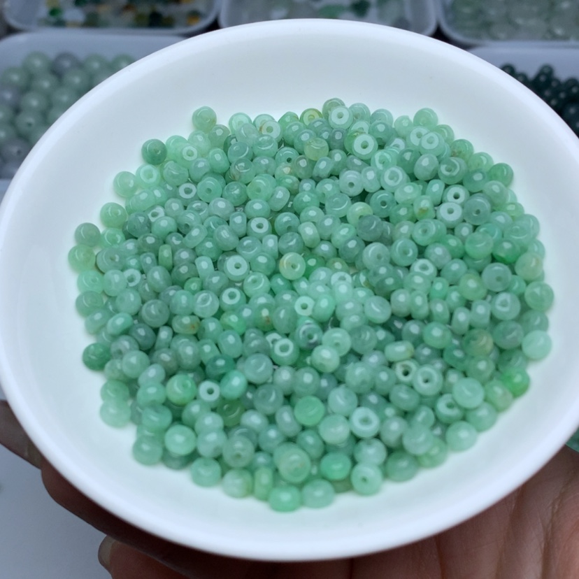 【闪购商品】未镶嵌翡翠手链卡2.8乘4.5果阳绿算盘50颗