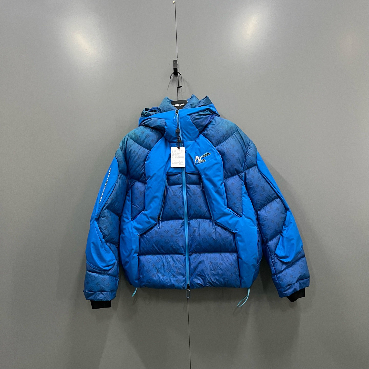 未使用 LouisVuitton/路易威登 ab1125 610498 蓝色羽绒服 48码