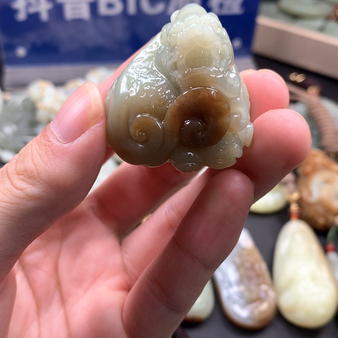 和田玉颈饰未镶嵌