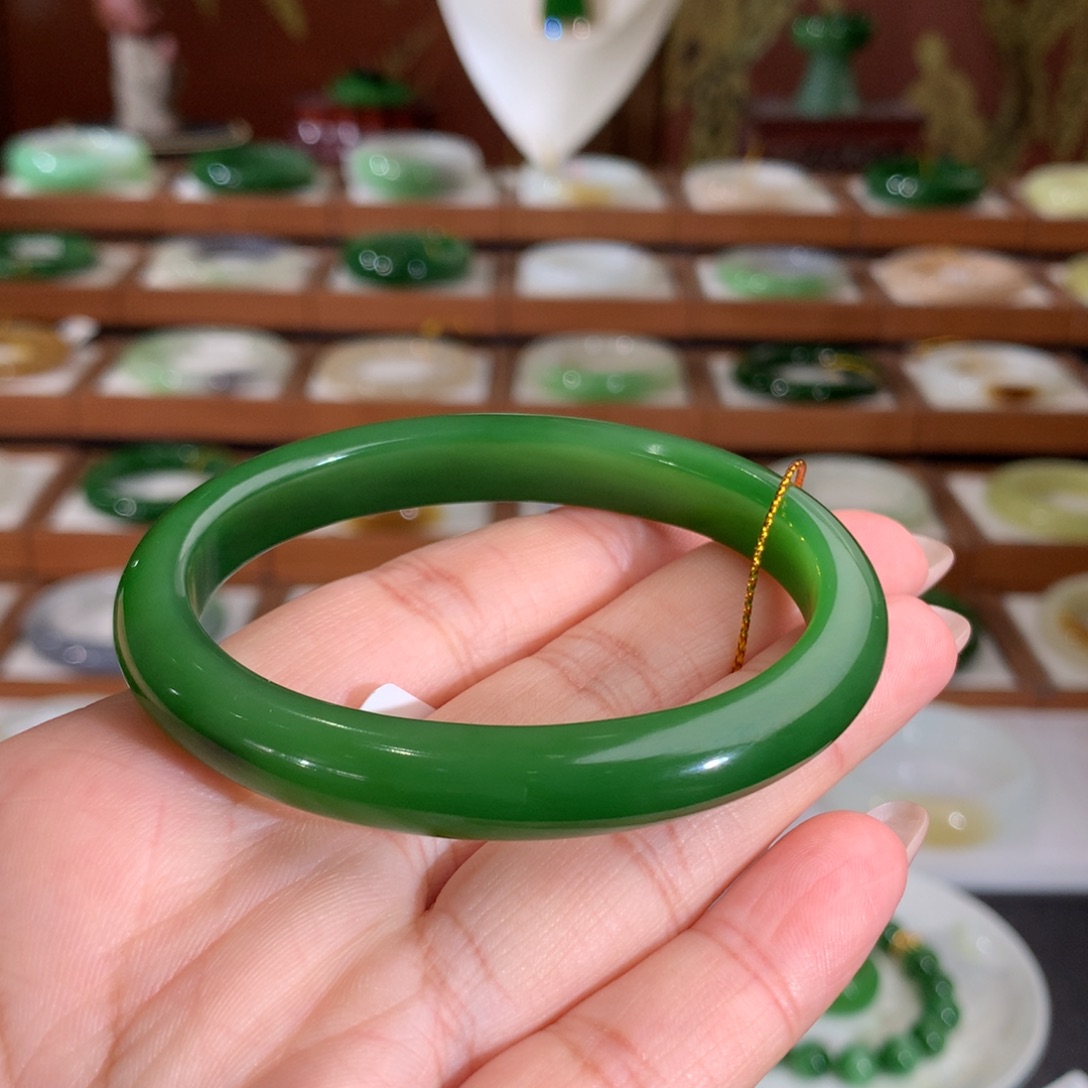 和田玉未镶嵌手镯