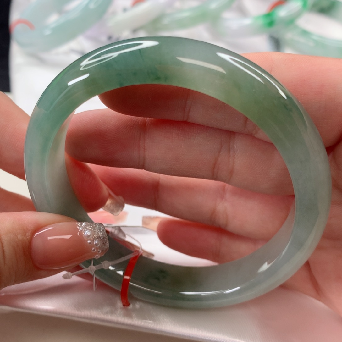 翡翠手镯未镶嵌60.8圈口