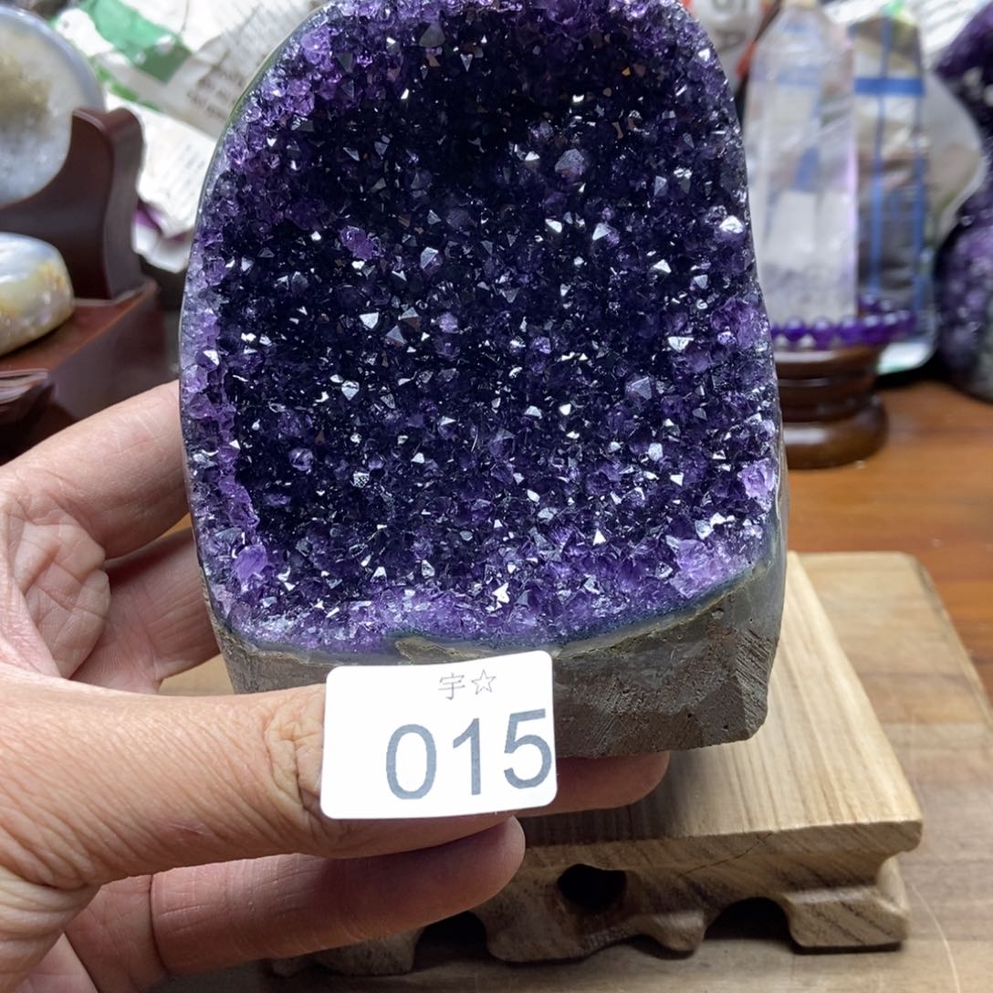 紫晶天然水晶摆件未镶嵌