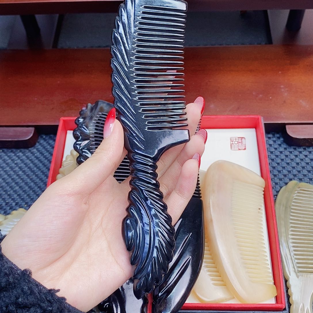 纯手工制作纯牛角梳子
