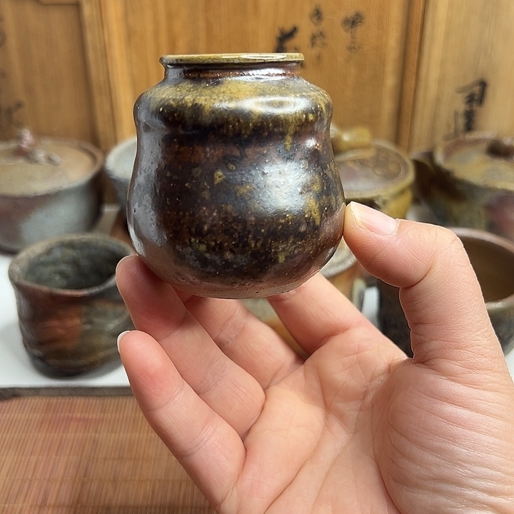 备前烧，茶入，底部飞皮，款自查，无配件