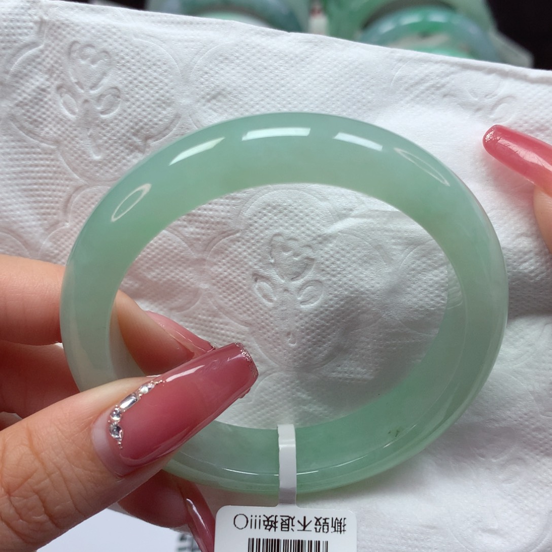 翡翠手镯未镶嵌冰胶晴水
