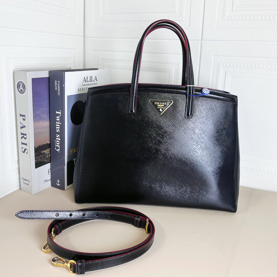 95新 Prada/普拉达 95新 黑色杀手底长35斜挎手提包