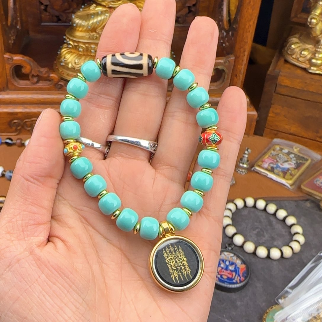 琉璃手工艺品窝**在菩提