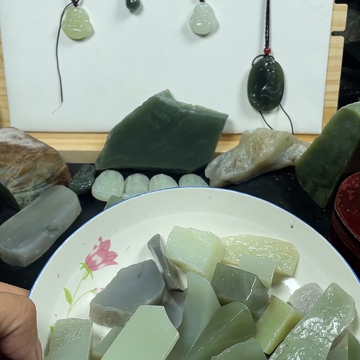 强***子和田玉（糖玉）未镶嵌珠宝半成品