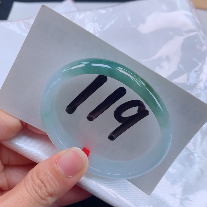 翡翠手镯（贵妃镯）未镶嵌摩**傅半山水