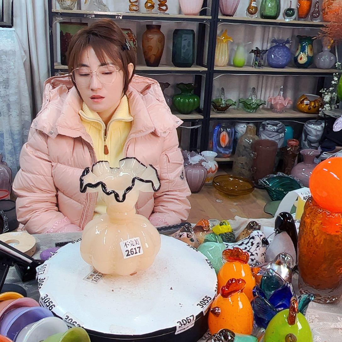 2617 家悦琉璃工艺品不完美明显