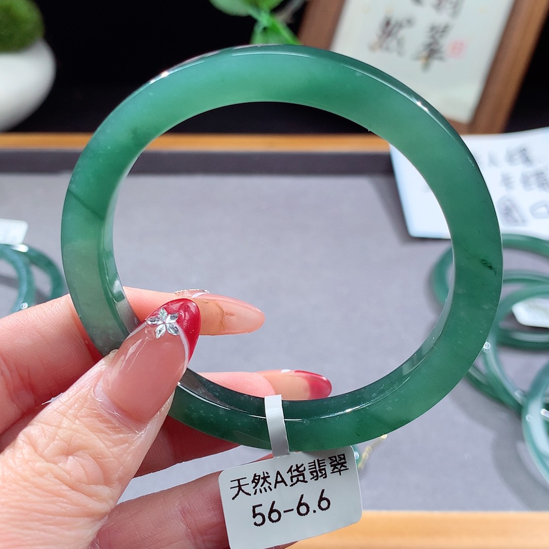翡翠手镯（圆镯）未镶嵌