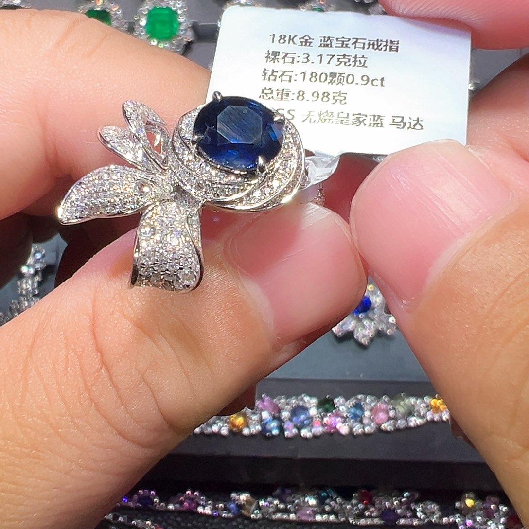 戒指18K金镶嵌蓝宝石