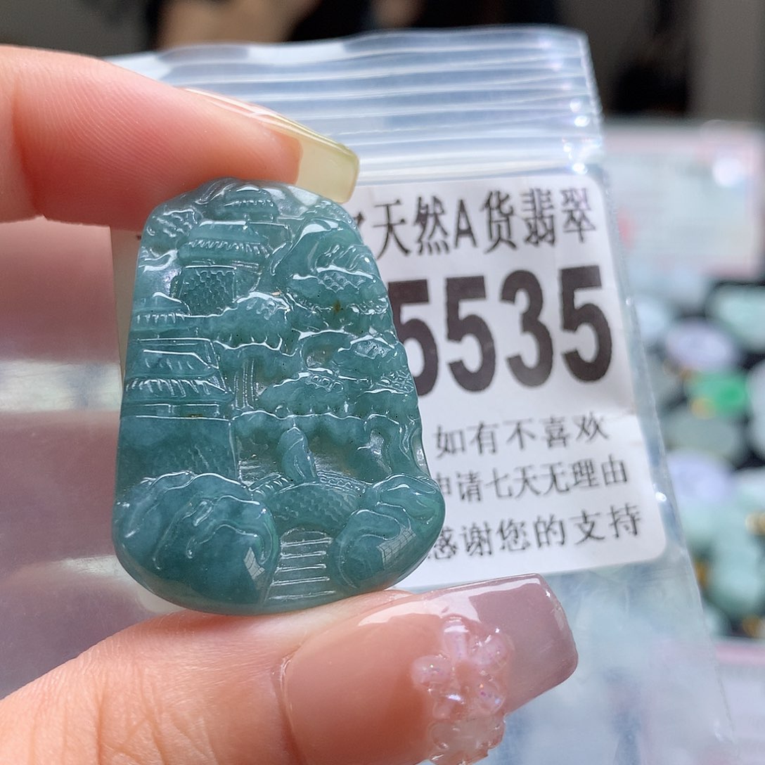 翡翠未镶嵌颈饰，