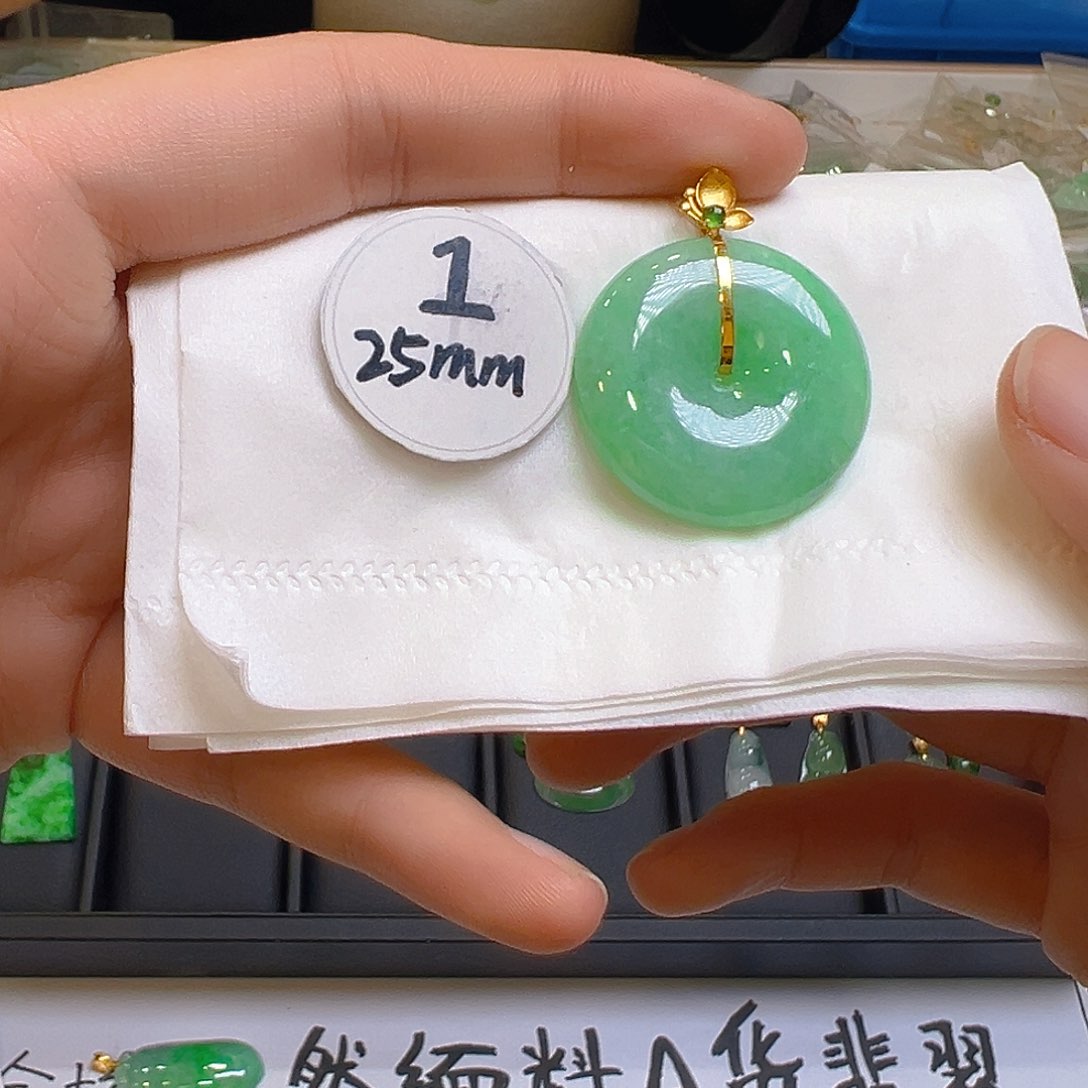 翡翠颈饰18K金镶嵌翡翠