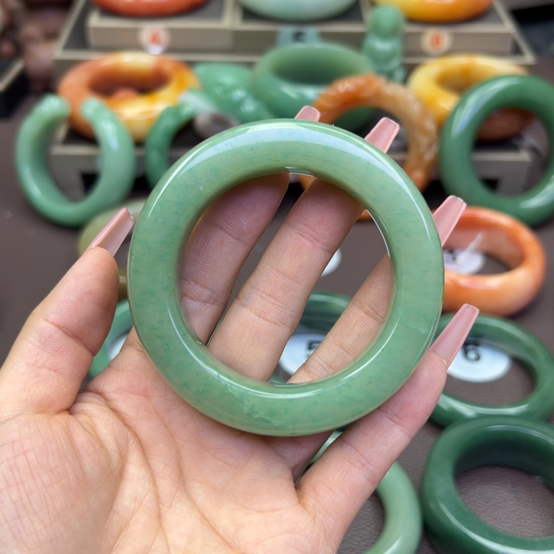 未镶嵌手镯石英岩玉诸**意