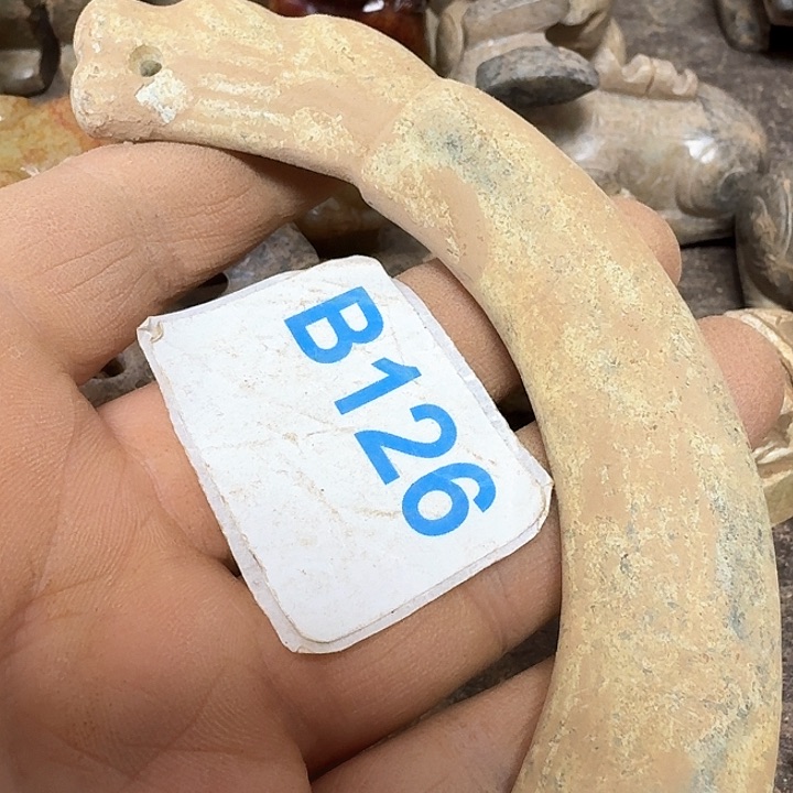 蛇纹石玉颈饰未镶嵌