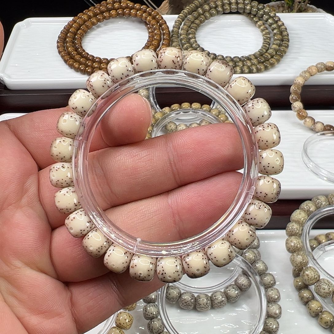 成***象手串星月菩提石玉料9×8通体留白一物一图