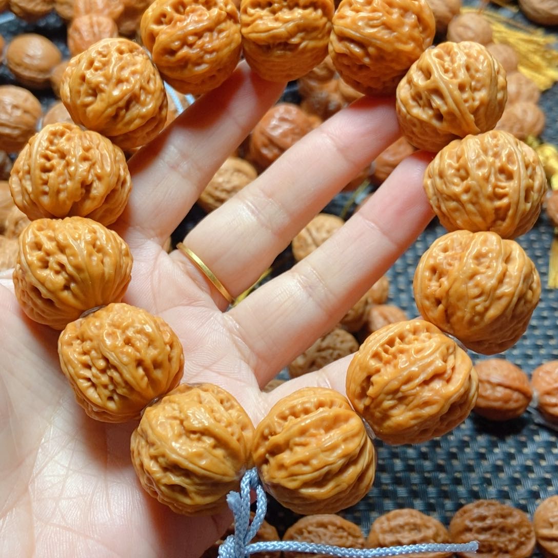 文玩核桃手串增*珊瑚磨盘