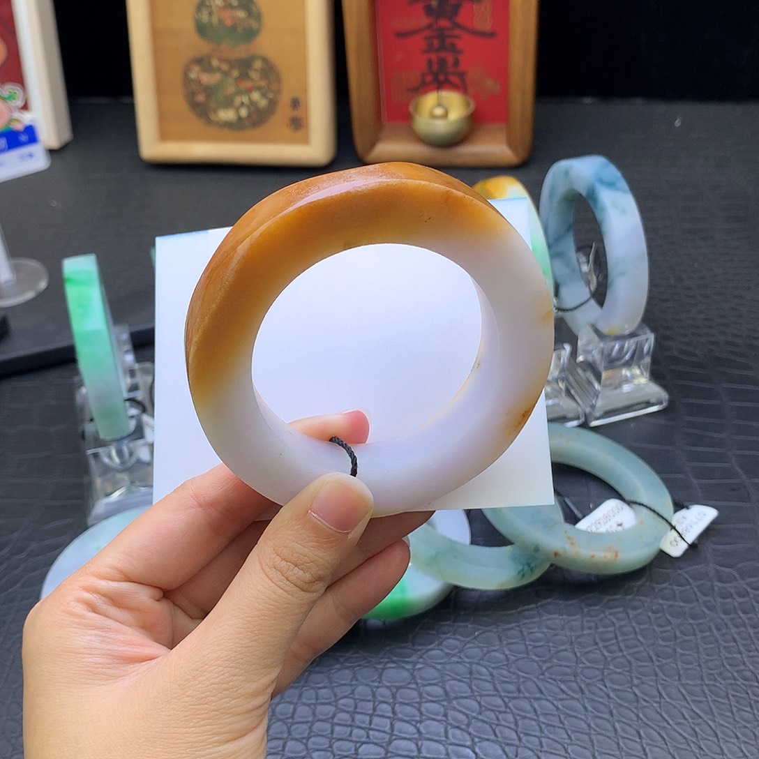 定制翡翠未镶嵌翡翠手镯