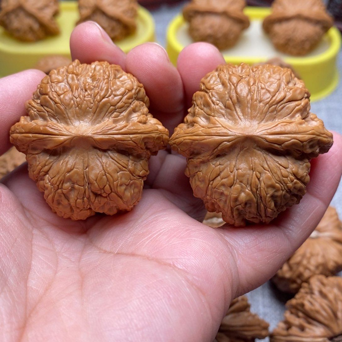 文玩核桃把件42.9全品血麒麟肉球