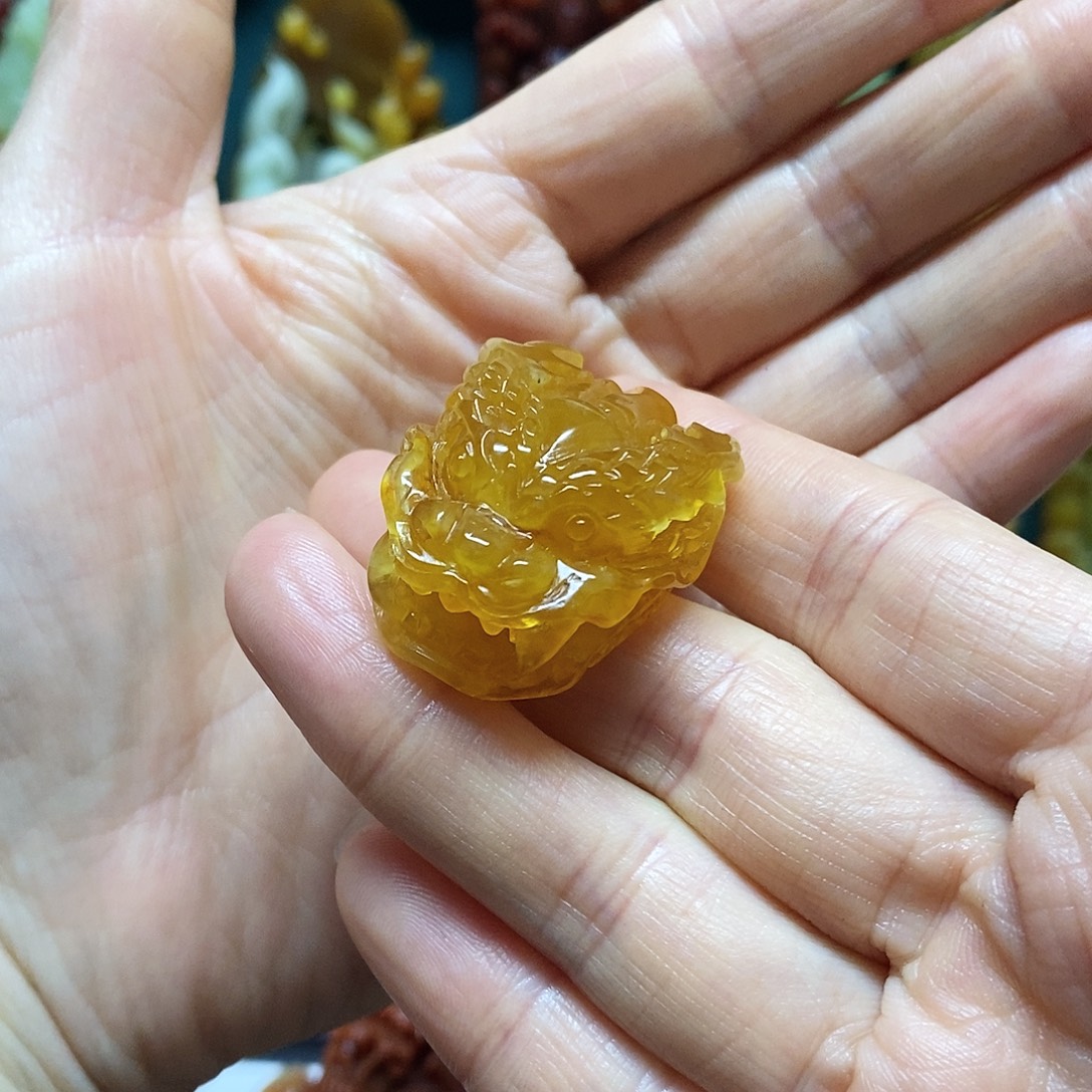 岫玉未镶嵌吊坠(赠链)