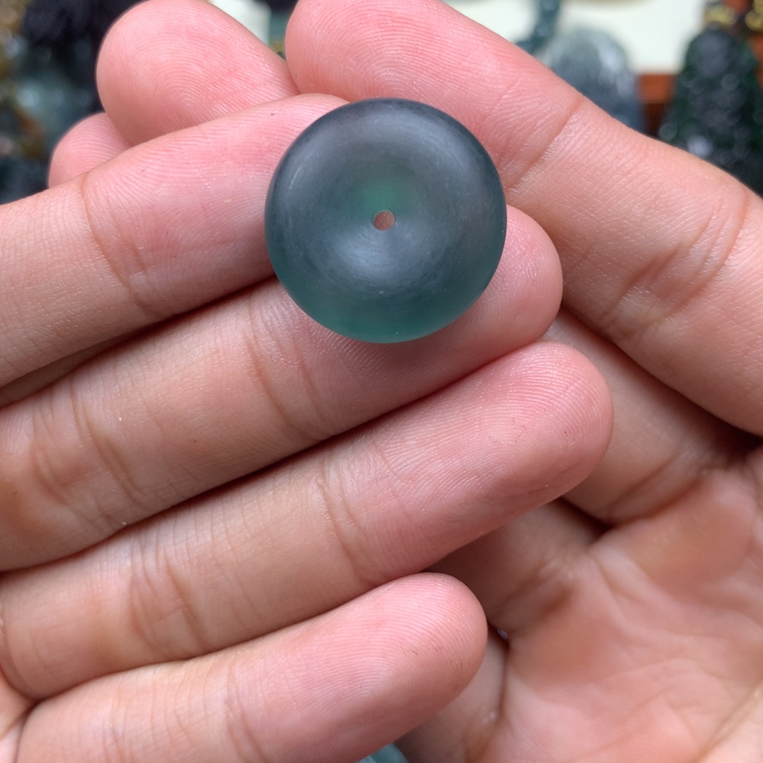 A***E翡翠未镶嵌颈饰平安扣