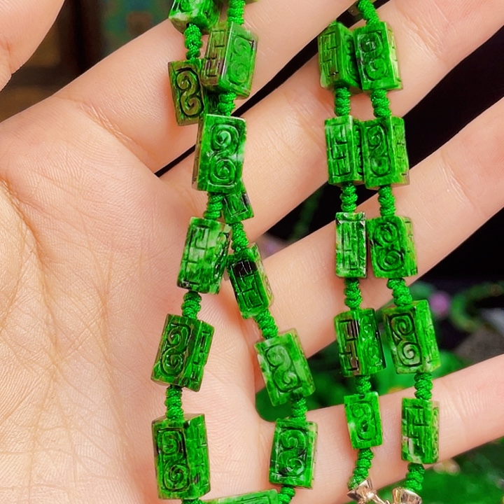 翡翠未镶嵌颈饰多样性