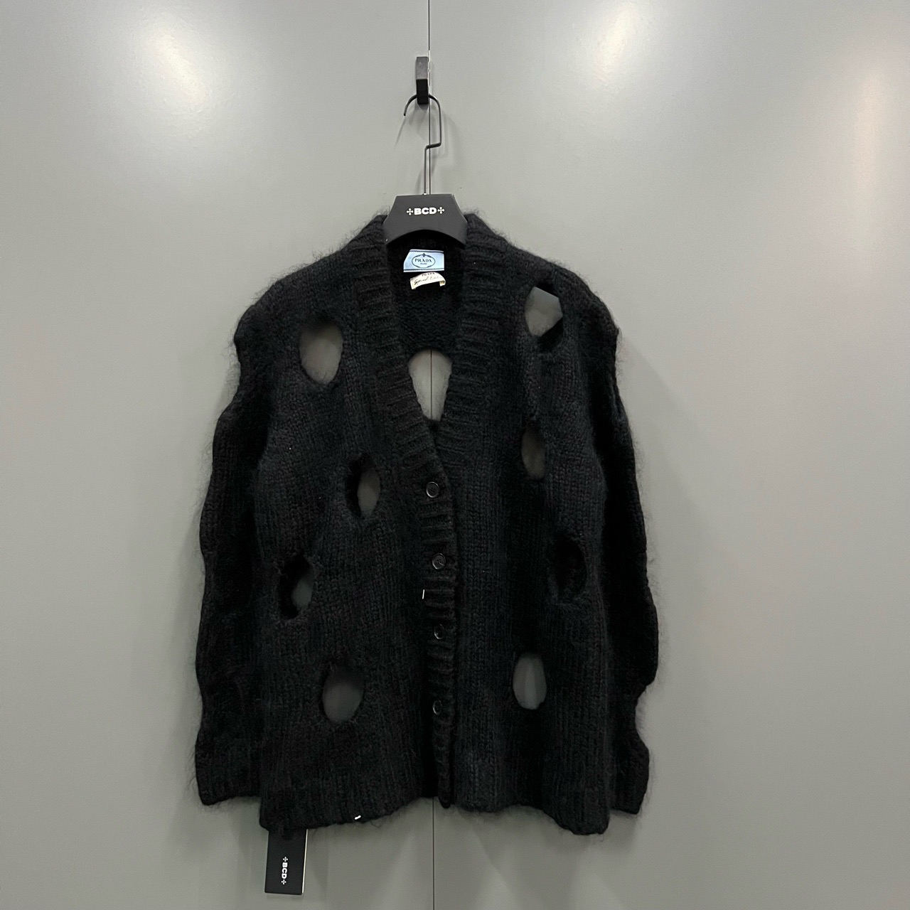 95新 Prada/普拉达 （jp）207 黑色破洞开衫 38码