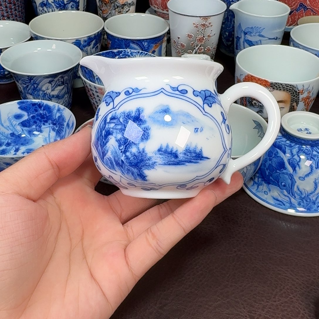 现代景德镇陶瓷杯