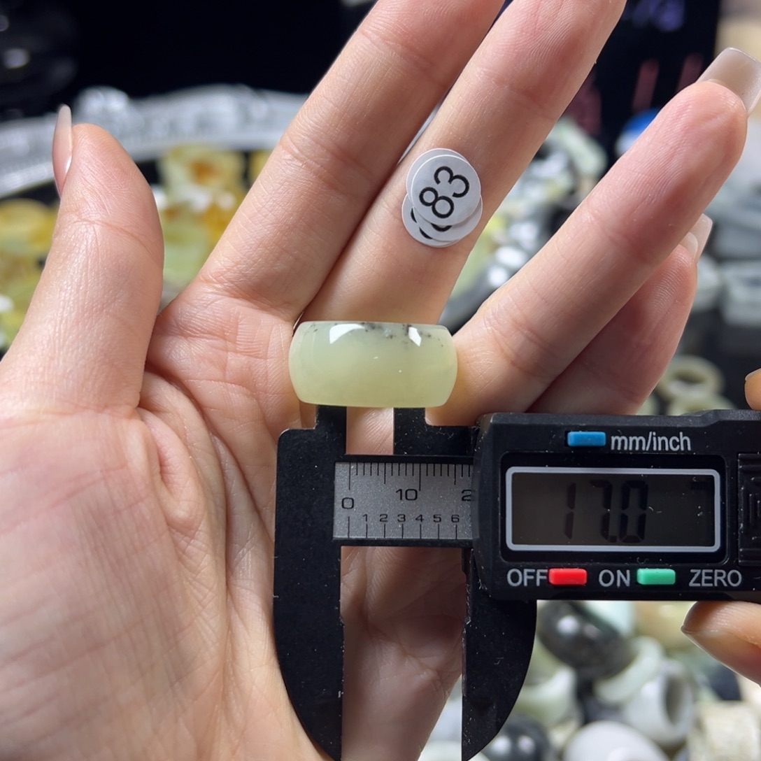 蛇纹石玉未镶嵌戒指