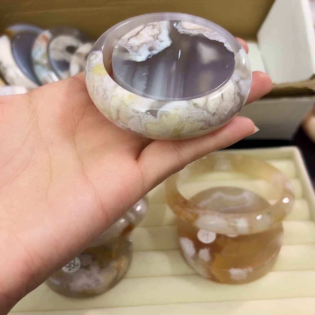 甩***甩玛瑙/玉髓未镶嵌手镯52