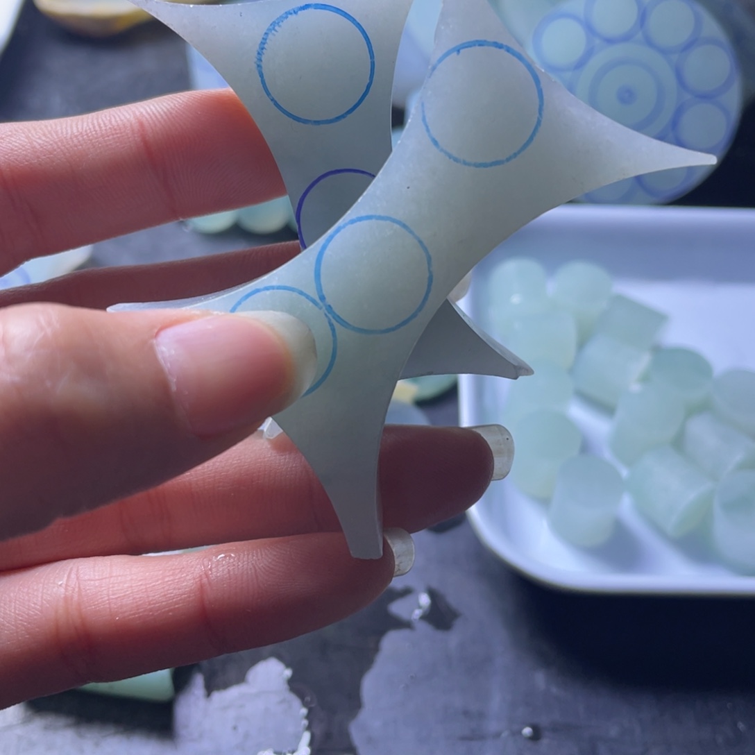 与***行定制翡翠未镶嵌福利珠子