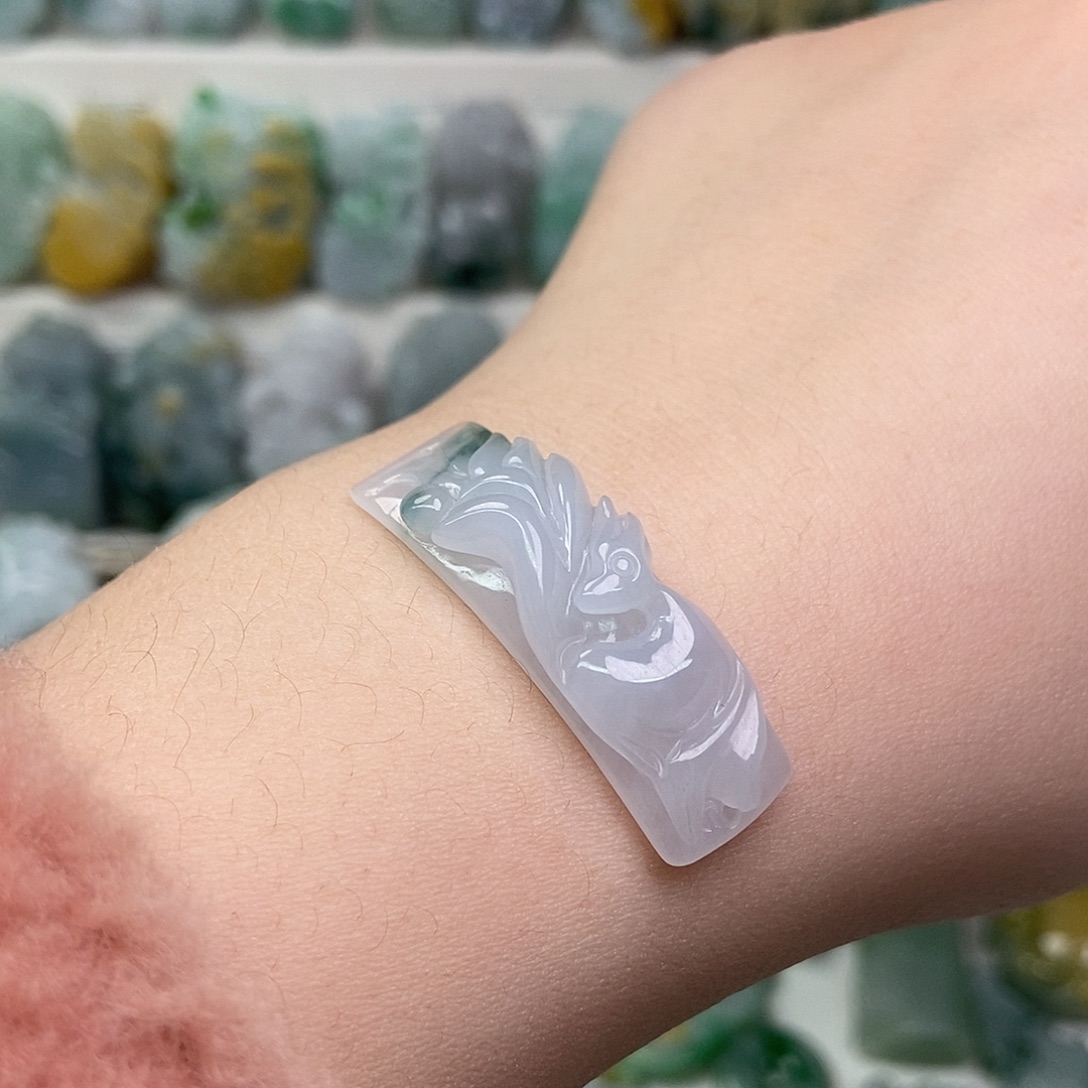 翡翠未镶嵌吊坠(赠链)