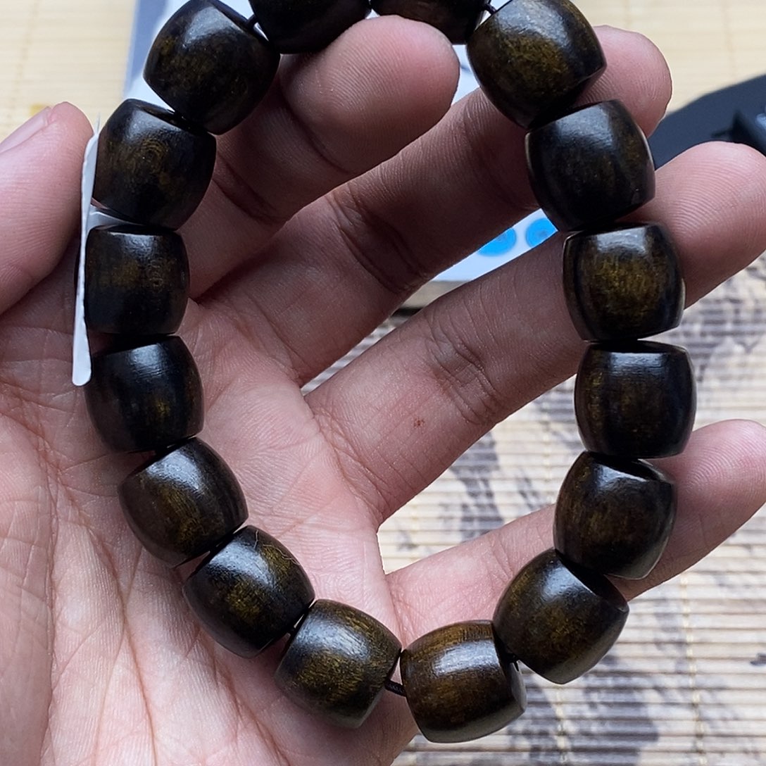 沉香沉香碎屑莺歌绿