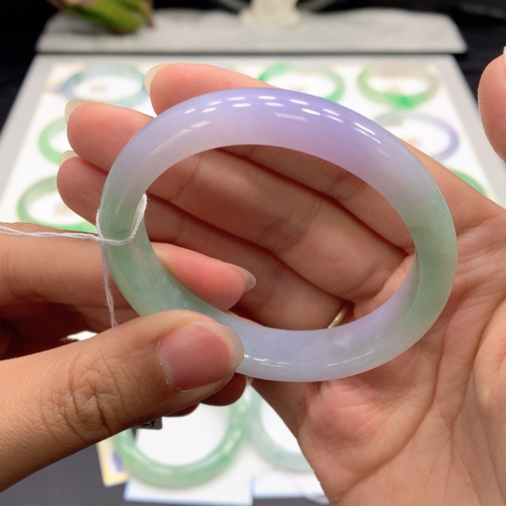 翡翠手镯未镶嵌翡翠