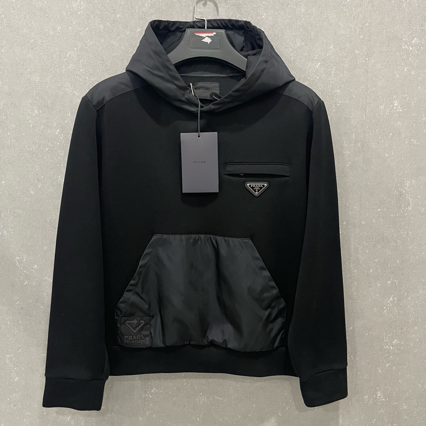 未使用 Prada/普拉达 太空棉钢标连帽套头休闲卫衣 S码003850