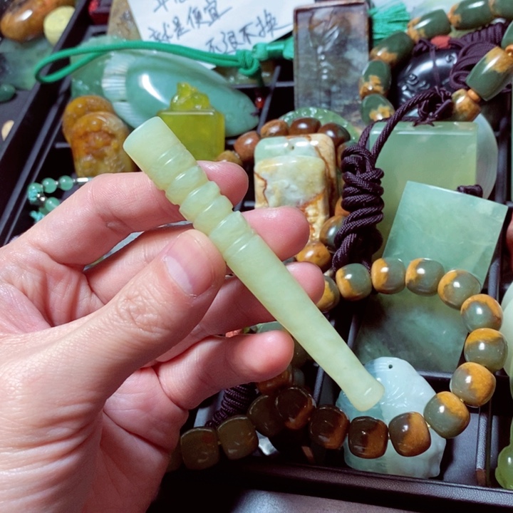 蛇纹石玉颈饰未镶嵌