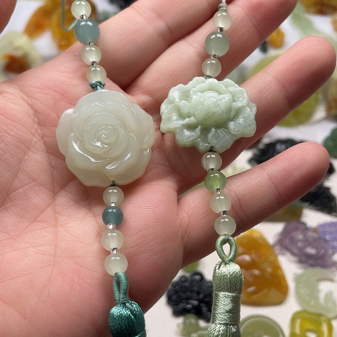 蛇纹石玉未镶嵌颈饰