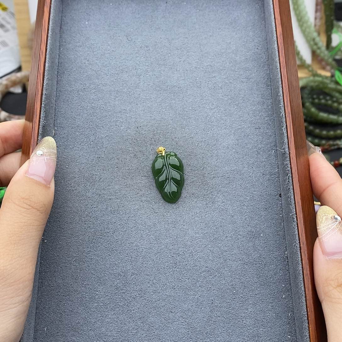 和田玉吊坠(不含链)18K金镶嵌