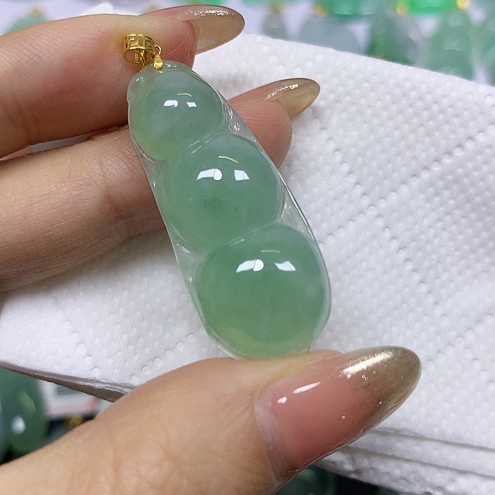 翡翠18K金镶嵌颈饰挂件