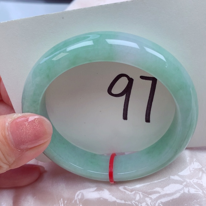 翡翠手镯未镶嵌翡翠